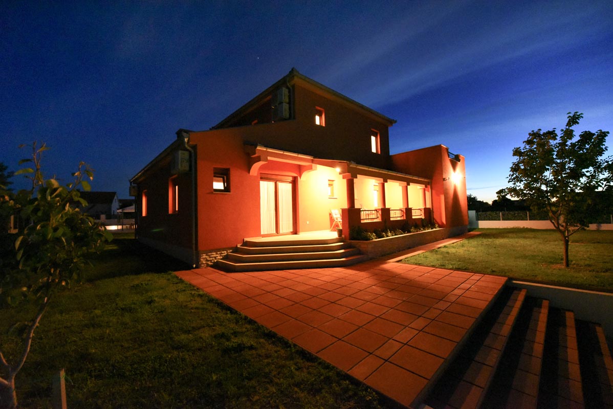 Private accommodation villa Suhovare